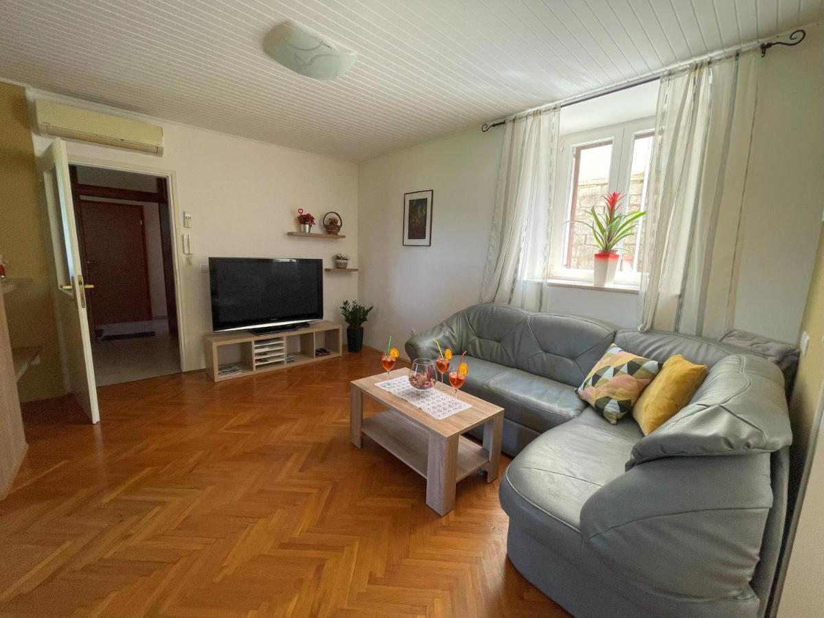 Apartment Kastel パジン エクステリア 写真